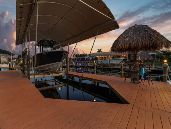 Ultimate Cape Coral Getaway - Luxury 3-Bedroom Pool Home